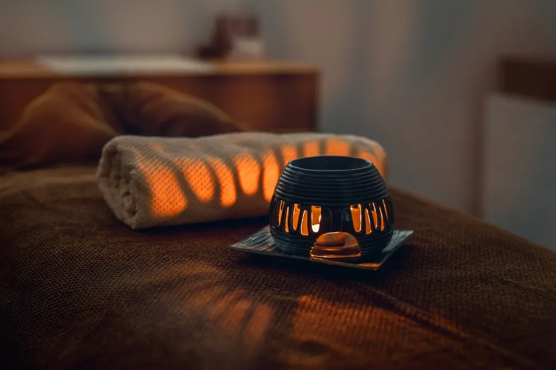 This person is geting Hot Stone Massage on a portable Massage bed in his apartnent in dubai.
